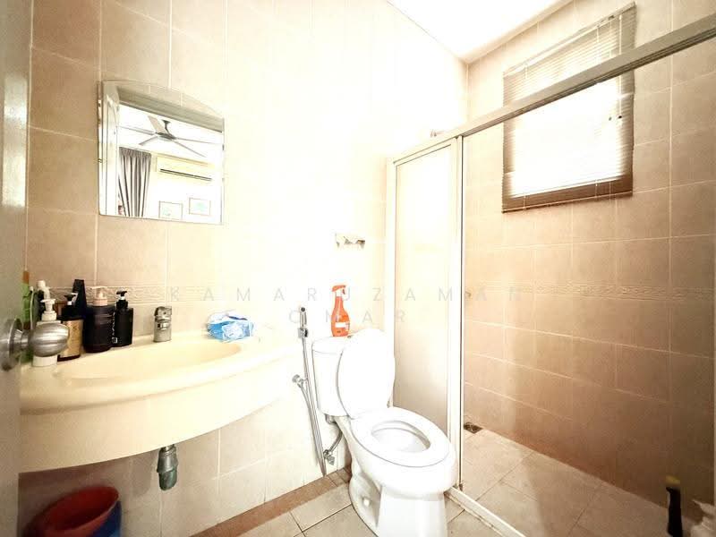 Rumah Berkembar untuk Dijual di Kota Damansara (Selangor) - Kamaruzaman Omar - Bathroom - PropertyGuru.com.my