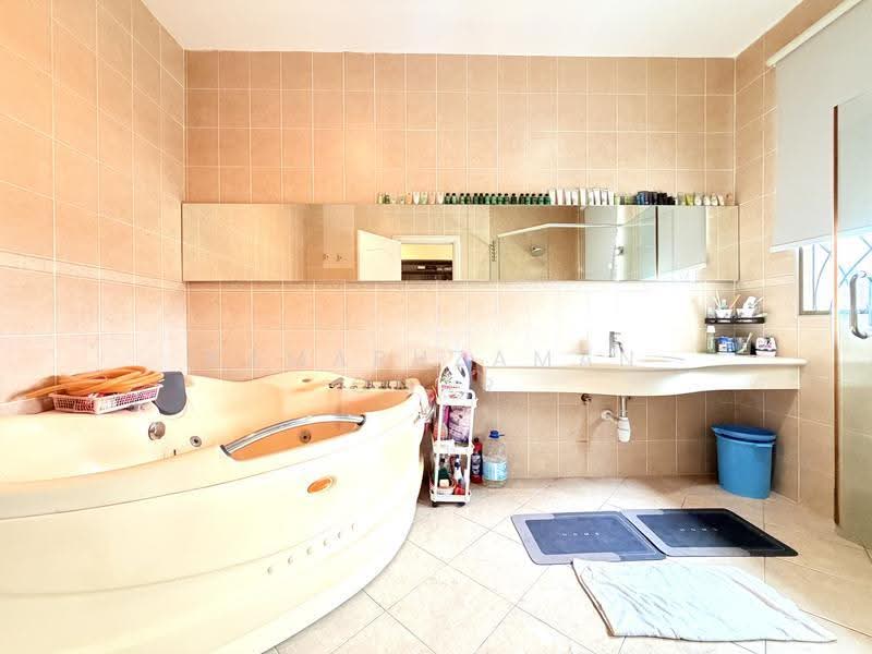 Rumah Berkembar untuk Dijual di Kota Damansara (Selangor) - Kamaruzaman Omar - Bathroom - PropertyGuru.com.my