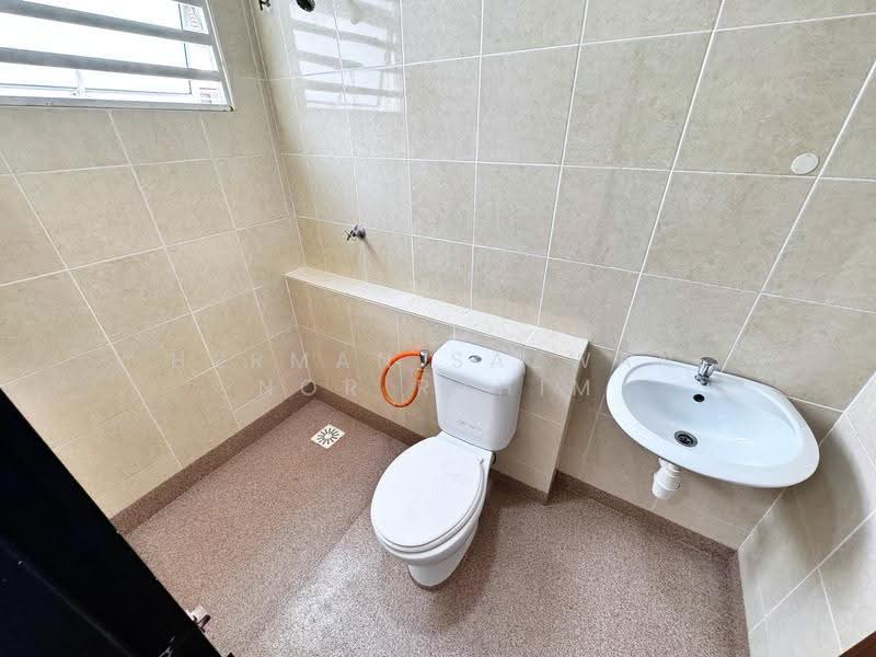 2-storey Terraced House for Sale in Taman Bangi Avenue (Bangi) - Herman Sazwan Nor Rahim - Bathroom - PropertyGuru.com.my