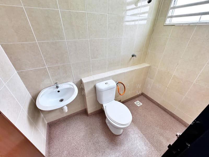2-storey Terraced House for Sale in Taman Bangi Avenue (Bangi) - Herman Sazwan Nor Rahim - Bathroom - PropertyGuru.com.my
