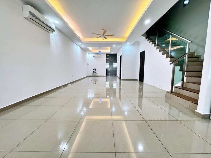2-storey Terraced House for Sale in Taman Bangi Avenue (Bangi) - Herman Sazwan Nor Rahim - Living Room - PropertyGuru.com.my
