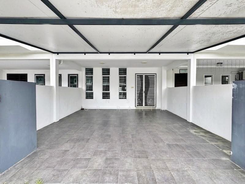 2-storey Terraced House for Sale in Taman Bangi Avenue (Bangi) - Herman Sazwan Nor Rahim - Porch - PropertyGuru.com.my