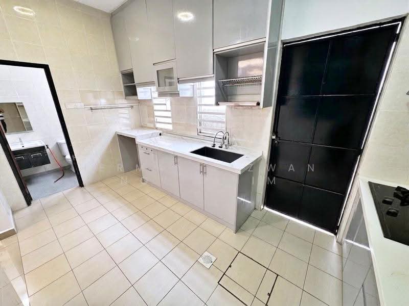 2-storey Terraced House for Sale in Taman Bangi Avenue (Bangi) - Herman Sazwan Nor Rahim - Kitchen - PropertyGuru.com.my