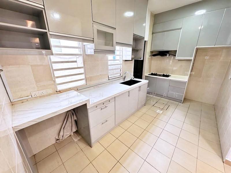 2-storey Terraced House for Sale in Taman Bangi Avenue (Bangi) - Herman Sazwan Nor Rahim - Kitchen - PropertyGuru.com.my