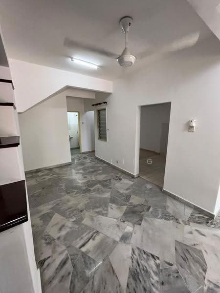 Rumah Teres 2-Tingkat untuk Disewa di Usj 22 (Subang Jaya) - Key Ling - Living Room - PropertyGuru.com.my
