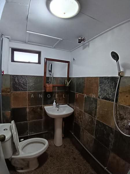 Pangsapuri untuk Dijual di Subang Perdana Goodyear Court 3 - Angel Tan - Bathroom - PropertyGuru.com.my