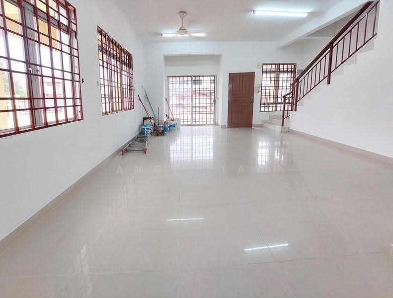 2-storey Terraced House for Sale in Seksyen 2, Taman Kinrara (Puchong) - Angel Tan - Living Room - PropertyGuru.com.my