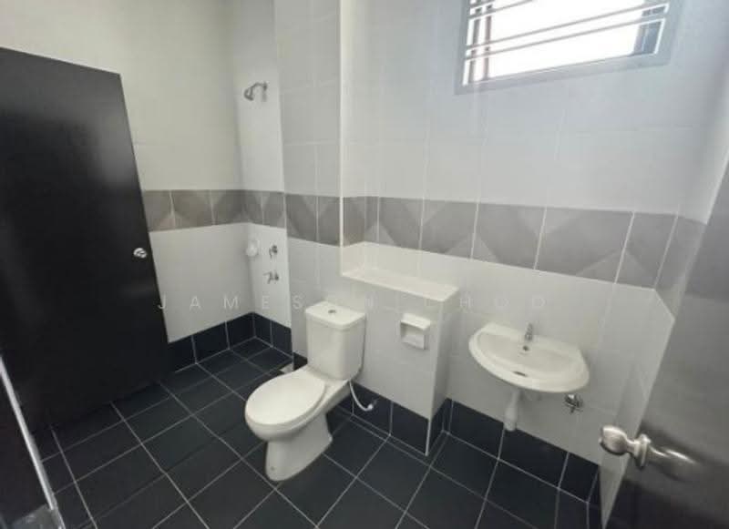 2-storey Terraced House for Sale in Taman Mount Austin (Tebrau) - Jameson Choo - Bathroom - PropertyGuru.com.my