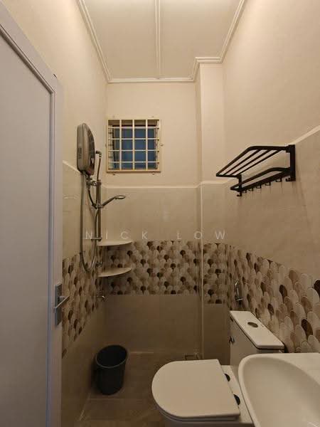 Rumah Teres 1-Tingkat untuk Disewa di Taman Perling (Perling) - Nick Low - Bathroom - PropertyGuru.com.my