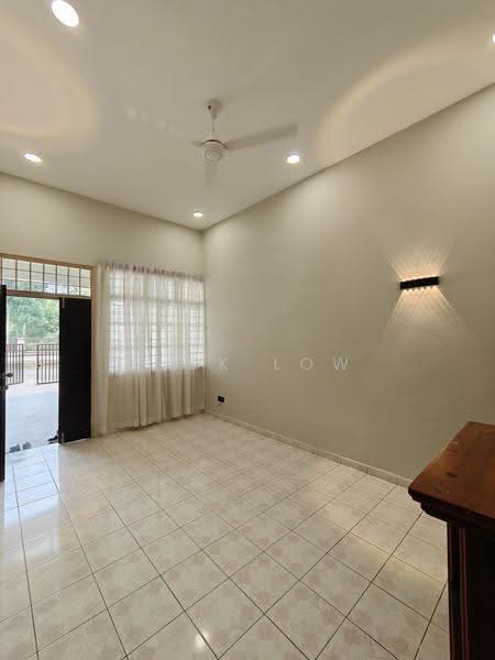 Rumah Teres 1-Tingkat untuk Disewa di Taman Perling (Perling) - Nick Low - Living Room - PropertyGuru.com.my