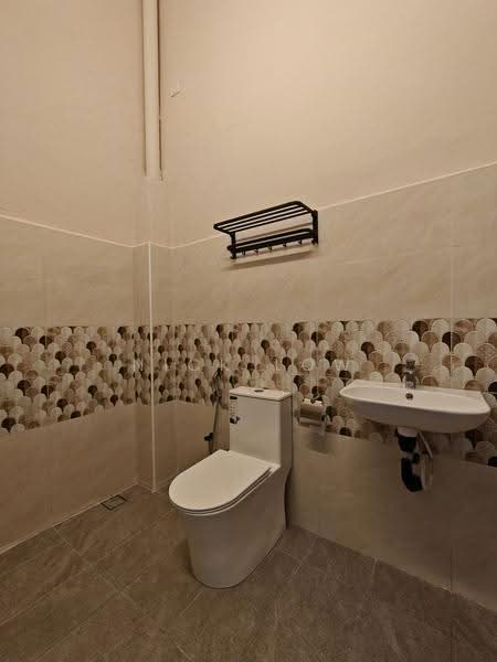 Rumah Teres 1-Tingkat untuk Disewa di Taman Perling (Perling) - Nick Low - Bathroom - PropertyGuru.com.my