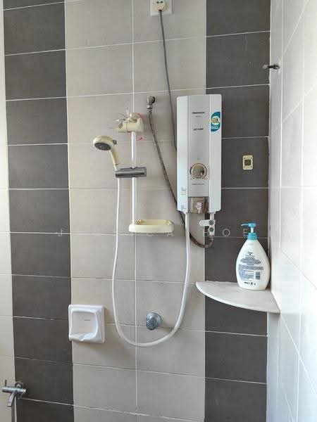 Rumah Teres 2-Tingkat untuk Disewa di Taman Bukit Subang (Shah Alam) - Jessica Hoe - Bathroom - PropertyGuru.com.my