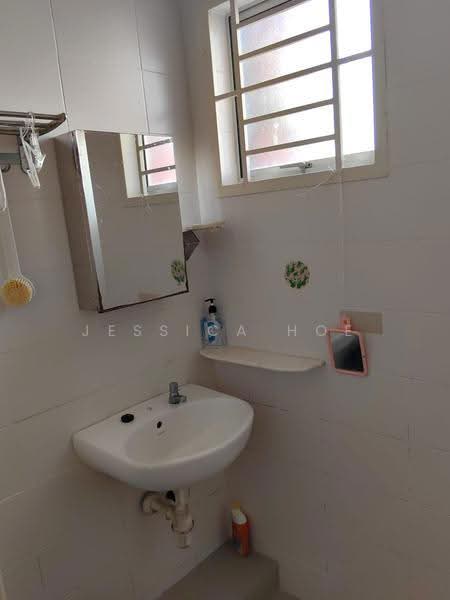 Rumah Teres 2-Tingkat untuk Disewa di Taman Bukit Subang (Shah Alam) - Jessica Hoe - Bathroom - PropertyGuru.com.my