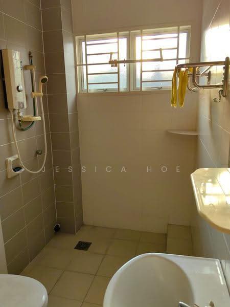 Rumah Teres 2-Tingkat untuk Disewa di Taman Bukit Subang (Shah Alam) - Jessica Hoe - Bathroom - PropertyGuru.com.my