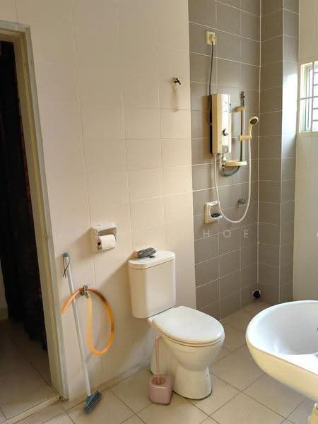 Rumah Teres 2-Tingkat untuk Disewa di Taman Bukit Subang (Shah Alam) - Jessica Hoe - Bathroom - PropertyGuru.com.my