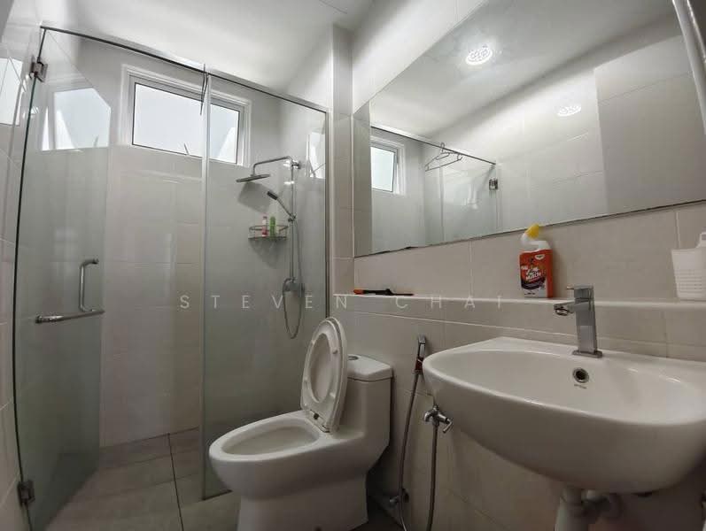 Kediaman Servis untuk Disewa di Parkland Residence - Steven Chai - Bathroom - PropertyGuru.com.my