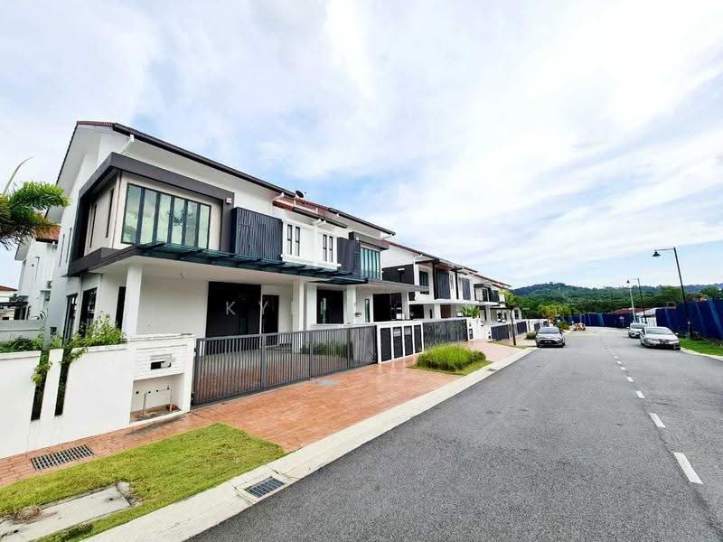 Rumah Berkembar untuk Dijual di Bandar Kinrara Seksyen 1 (Bandar Kinrara) - Kylie Lee - Exterior - PropertyGuru.com.my