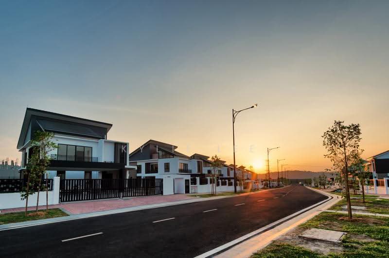 Rumah Berkembar untuk Dijual di Bandar Kinrara Seksyen 1 (Bandar Kinrara) - Kylie Lee - Exterior - PropertyGuru.com.my
