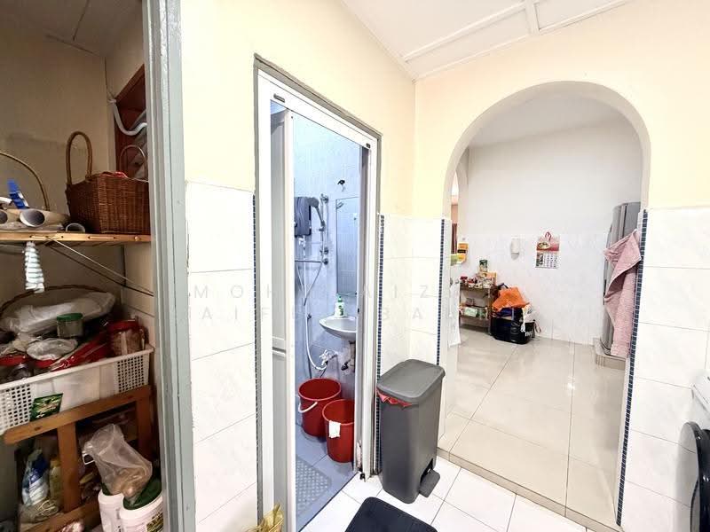 Rumah Teres untuk Dijual di SS 23, Taman Sea (Petaling Jaya) - Mohd Aizat Saiful Bahri - Bathroom - PropertyGuru.com.my