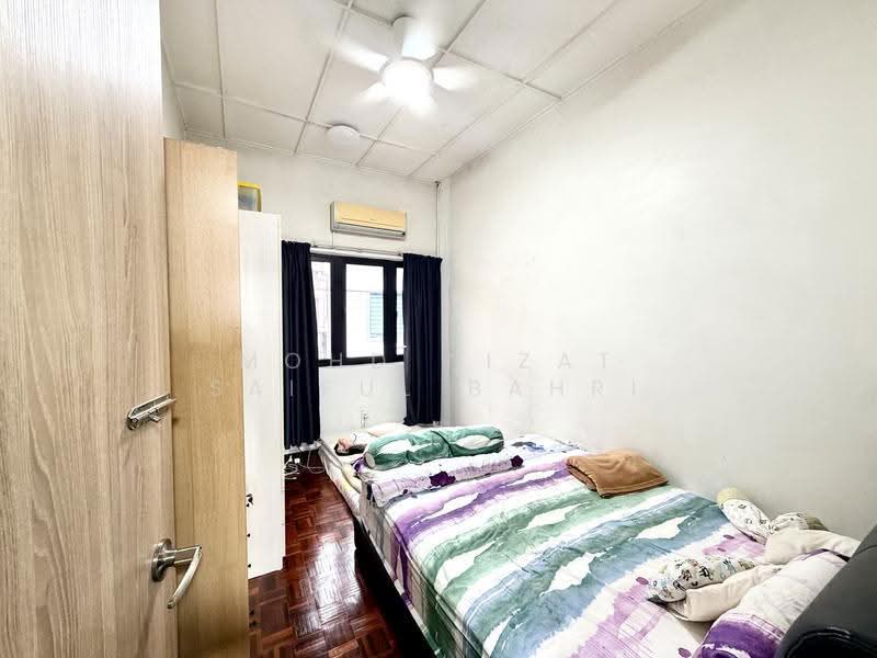 Rumah Teres untuk Dijual di SS 23, Taman Sea (Petaling Jaya) - Mohd Aizat Saiful Bahri - Bedroom - PropertyGuru.com.my