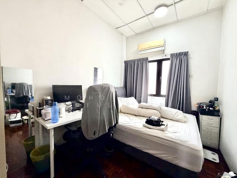 Rumah Teres untuk Dijual di SS 23, Taman Sea (Petaling Jaya) - Mohd Aizat Saiful Bahri - Bedroom - PropertyGuru.com.my