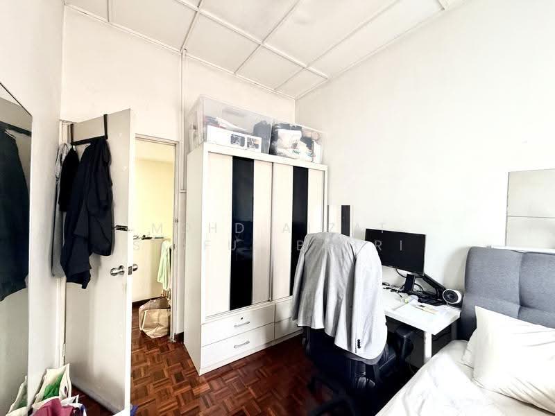 Rumah Teres untuk Dijual di SS 23, Taman Sea (Petaling Jaya) - Mohd Aizat Saiful Bahri - Bedroom - PropertyGuru.com.my