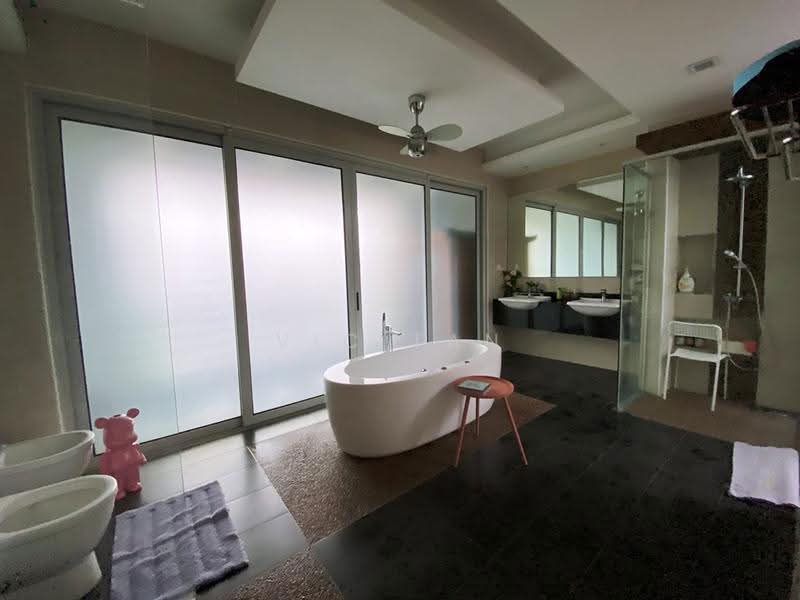 Bungalow House for Sale in Taman Taynton View (Cheras) - Vic Tan - Bathroom - PropertyGuru.com.my