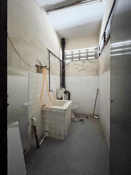 Kilang untuk Disewa di Kampung Siram (Butterworth) - Ee Lin Lim - Bathroom - PropertyGuru.com.my