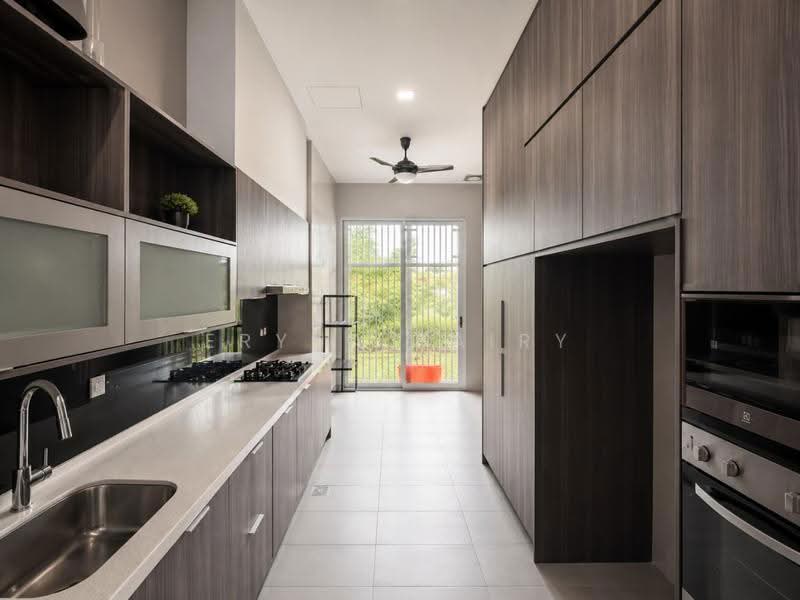 Zero-Lot Bungalow for Sale in Lakefront Villa (Cyberjaya) - Eryna Sairy - PropertyGuru.com.my