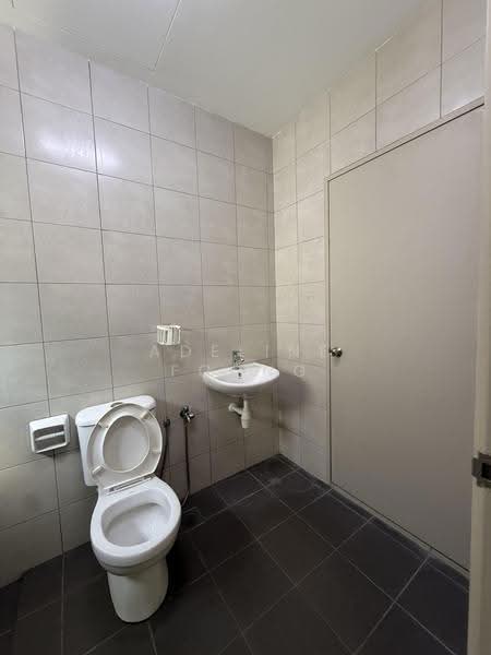 Rumah Teres 2-Tingkat untuk Disewa di Bandar Rimbayu (Telok Panglima Garang) - Adeline Foong - Bathroom - PropertyGuru.com.my