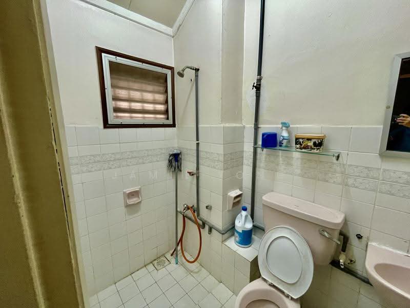 Bungalow House for Sale in Bandar Kinrara (Selangor) - Jamie Yong - Bathroom - PropertyGuru.com.my