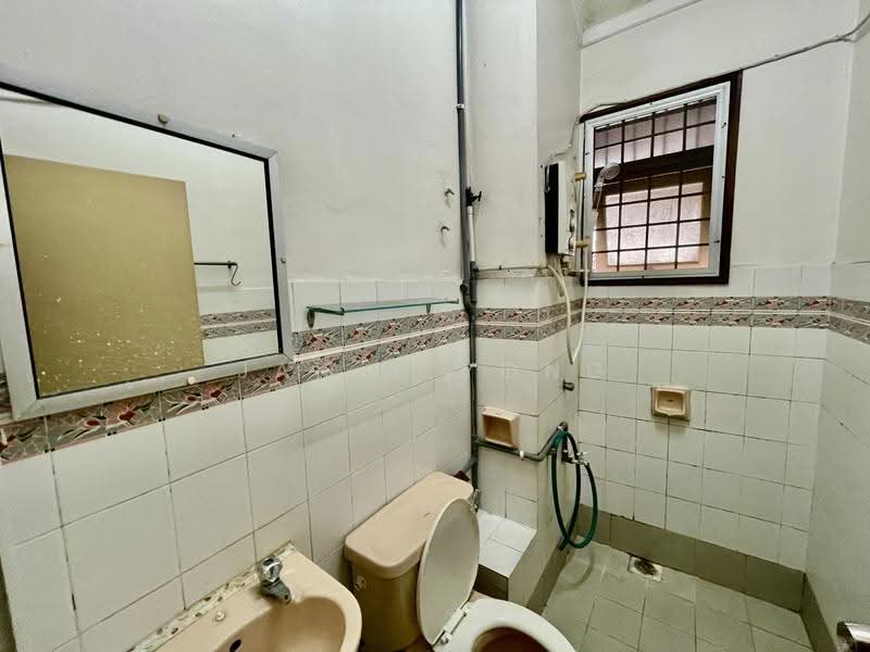 Bungalow House for Sale in Bandar Kinrara (Selangor) - Jamie Yong - Bathroom - PropertyGuru.com.my