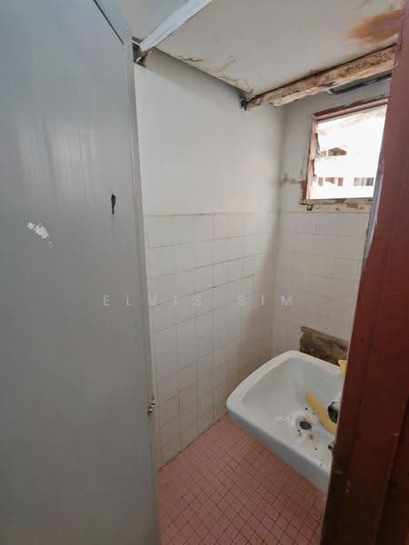 Rumah Flat untuk Dijual di Flat Tasek 64 - Elvis Sim - Bathroom - PropertyGuru.com.my