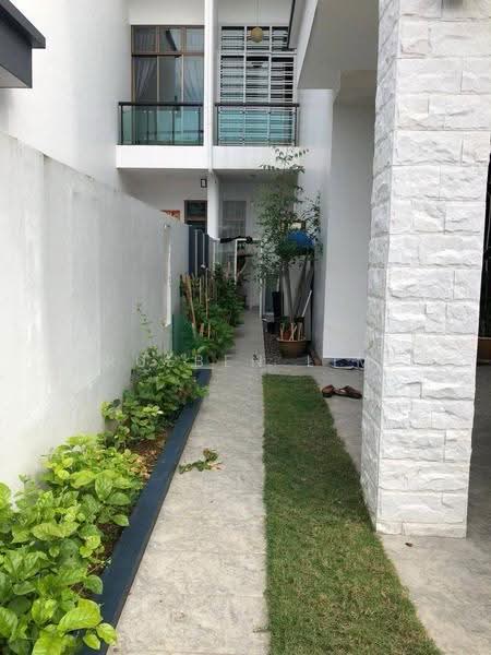 Rumah Berkembar untuk Dijual di Taman Universiti (Sri Gading) - Rueben Lim - Exterior - PropertyGuru.com.my