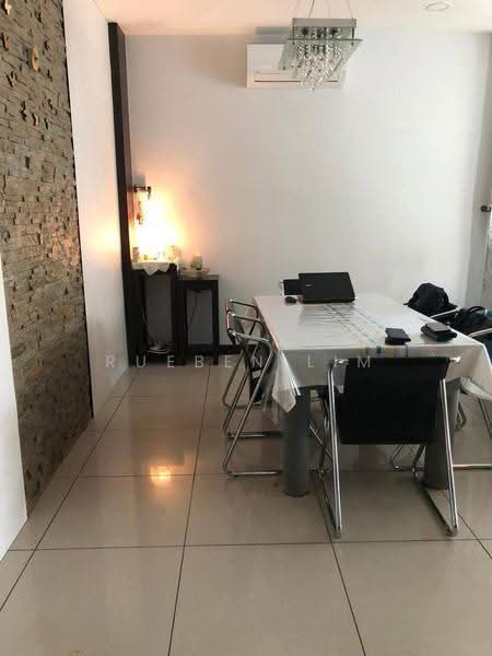 Rumah Berkembar untuk Dijual di Taman Universiti (Sri Gading) - Rueben Lim - Dining Room - PropertyGuru.com.my