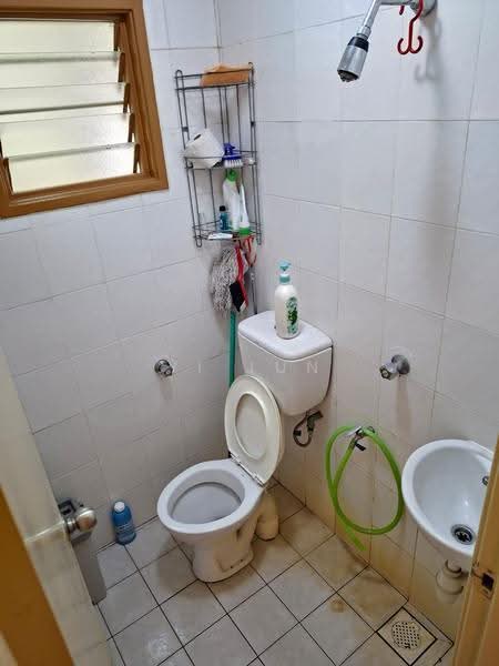 Rumah Flat untuk Disewa di Aman & Damai Apartment - Yi Jun - Bathroom - PropertyGuru.com.my