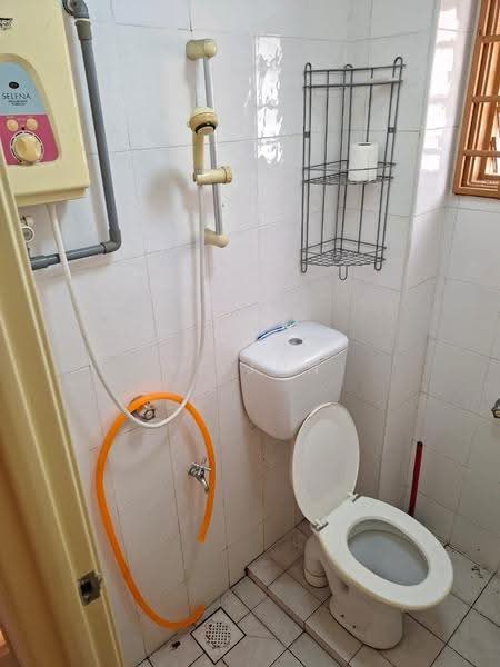 Rumah Flat untuk Disewa di Aman & Damai Apartment - Yi Jun - Bathroom - PropertyGuru.com.my