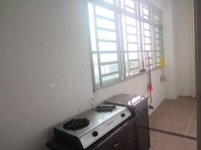 Pangsapuri untuk Dijual di Ixora Heights Apartment - Mervyn Seah - Balcony - PropertyGuru.com.my