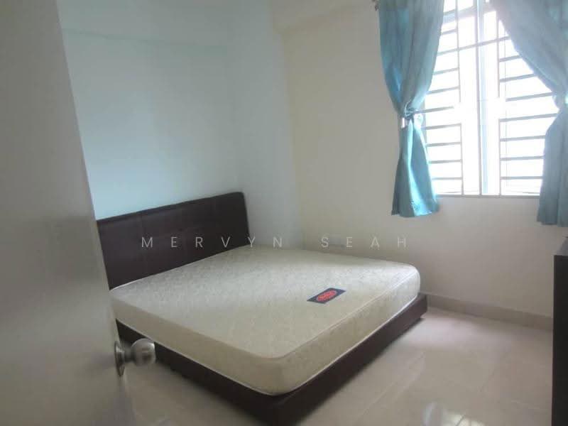 Pangsapuri untuk Dijual di Ixora Heights Apartment - Mervyn Seah - Bedroom - PropertyGuru.com.my