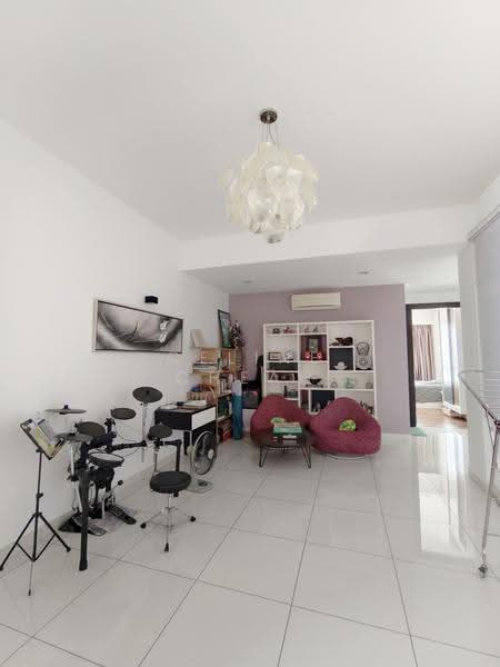 Kondominium untuk Dijual di Gurney Paragon - Celine Cheah - Living Room - PropertyGuru.com.my