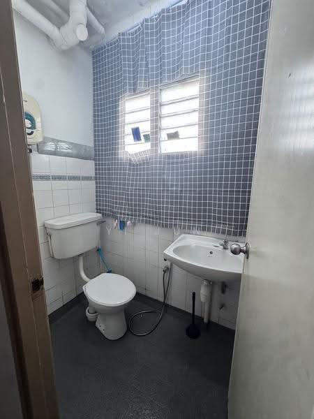 Pangsapuri untuk Disewa di Akasia Apartment - Yi Jun - Bathroom - PropertyGuru.com.my