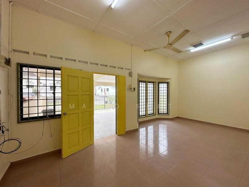 Rumah Teres 1-Tingkat untuk Dijual di Taman Bunga Raya (Bukit Baru) - Mario Seet - Living Room - PropertyGuru.com.my