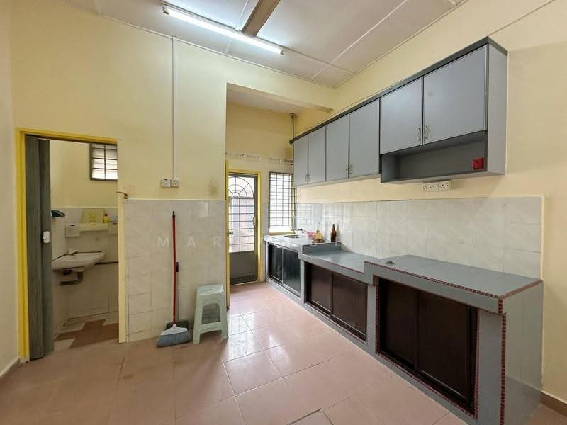 Rumah Teres 1-Tingkat untuk Dijual di Taman Bunga Raya (Bukit Baru) - Mario Seet - Kitchen - PropertyGuru.com.my