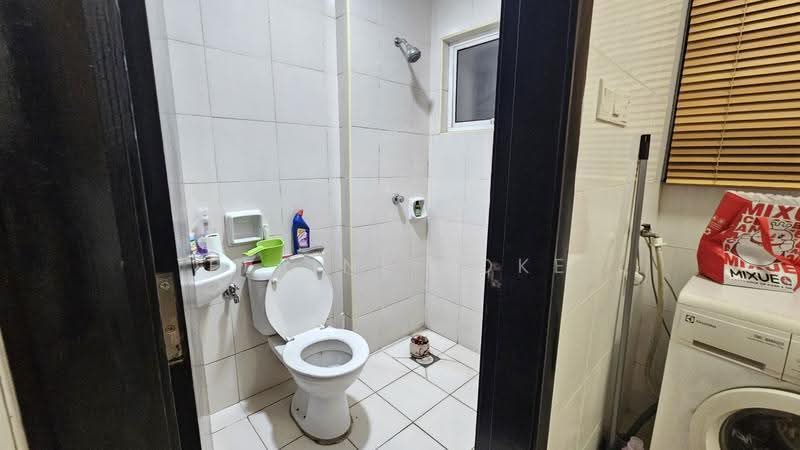 Kondominium untuk Dijual di Armanee Terrace II - Elaine Loke - Bathroom - PropertyGuru.com.my