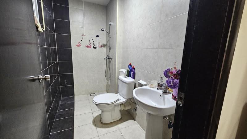 Kondominium untuk Dijual di Armanee Terrace II - Elaine Loke - Bathroom - PropertyGuru.com.my