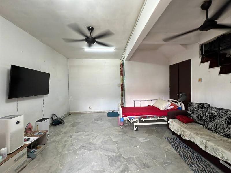 2-storey Terraced House for Sale in Usj 12 (Subang Jaya) - Sa'a Nordin - Living Room - PropertyGuru.com.my