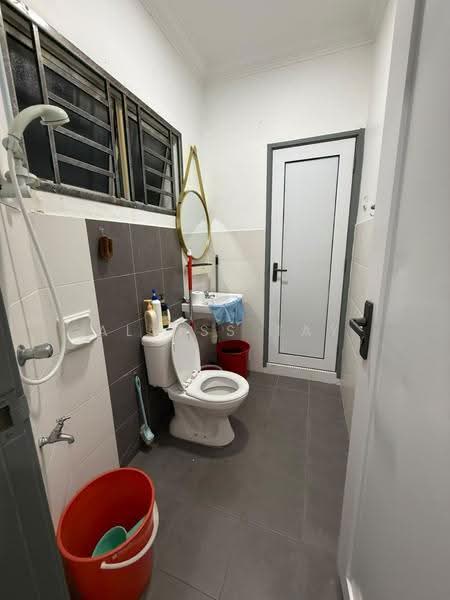 Rumah Teres 2-Tingkat untuk Dijual di Taman Setia Indah (Tebrau) - Alviss Tay - Bathroom - PropertyGuru.com.my