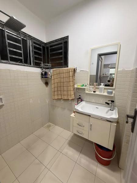 Rumah Teres 2-Tingkat untuk Dijual di Taman Setia Indah (Tebrau) - Alviss Tay - Bathroom - PropertyGuru.com.my