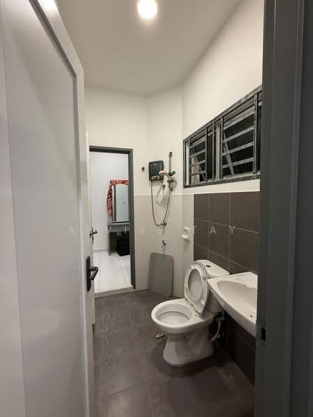 Rumah Teres 2-Tingkat untuk Dijual di Taman Setia Indah (Tebrau) - Alviss Tay - Bathroom - PropertyGuru.com.my