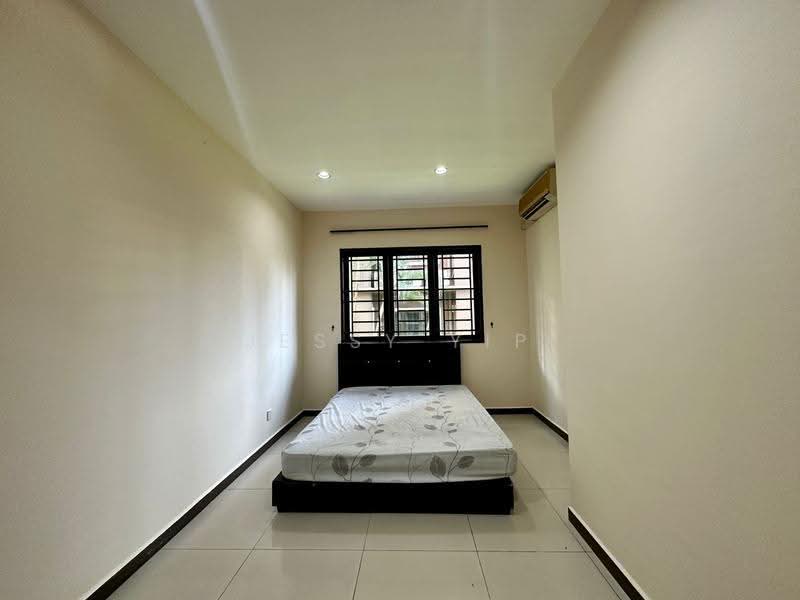 Pangsapuri untuk Dijual di Larkin Residence (Phase One) - Jessy Yip - Bedroom - PropertyGuru.com.my